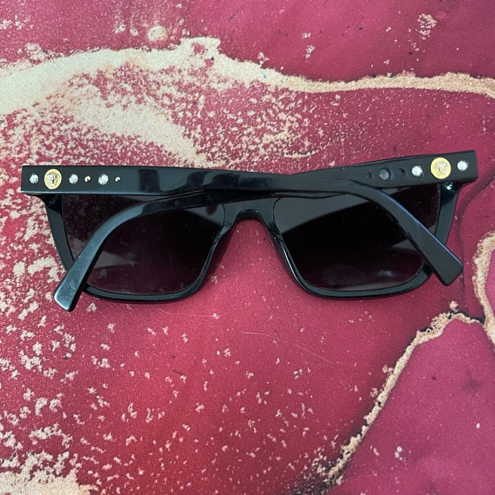 Versace 4354 Sunglasses “Cat Eye Shape”